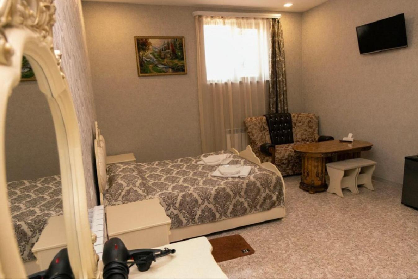 Noyemburg Hotel Noyemberyan ภายนอก รูปภาพ