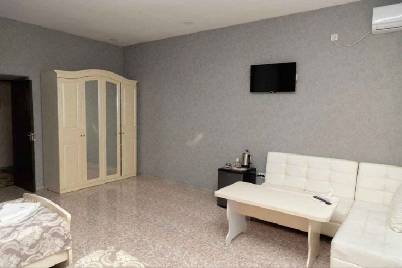 Noyemburg Hotel Noyemberyan ภายนอก รูปภาพ